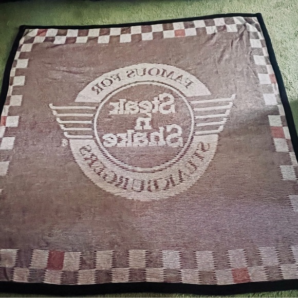 Steak 'n Shake collectible knit logo Blanket.  63” x 63”. MINT CONDITION. - Picture 4 of 4